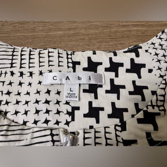 Cabi Coupe Bomber #931 Short Sleeve Black and Cream Abstract Zip Jacket Size L - Picture 9 of 14